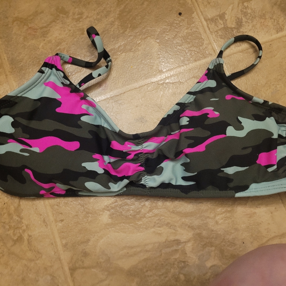 Bikini Tops Size Medium - Picture 5 of 13